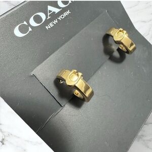 COACH
Signature C Huggie Earrings